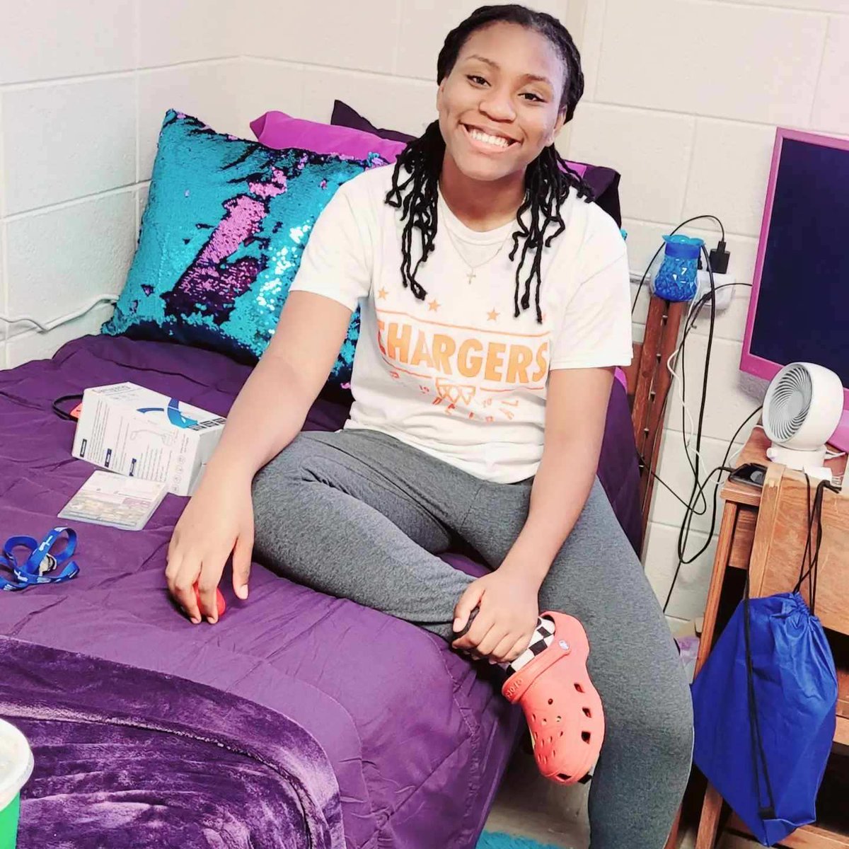 NbWill40's tweet photo. Move in day 🙏🏾🧡💙 @TrazurC #gbg love you ❤️ @DenmarkTechSC #gatosc https://t.co/WFFYKTCsiF