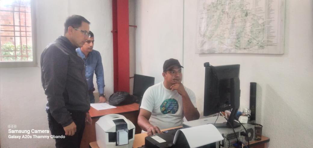 BermudezJoseA's tweet photo. #18Junio Realizamos las pruebas finales del Sistema de Carnetización de la @Gob_Tachira con los compañeros de la Dirección de Sistemas e Informática y @TachiraEconDig, aplicación desarrollada por nuestros programadores que será presentada al Gob. @FreddyBernal para su aprobación https://t.co/xQ9hfUhLdq
