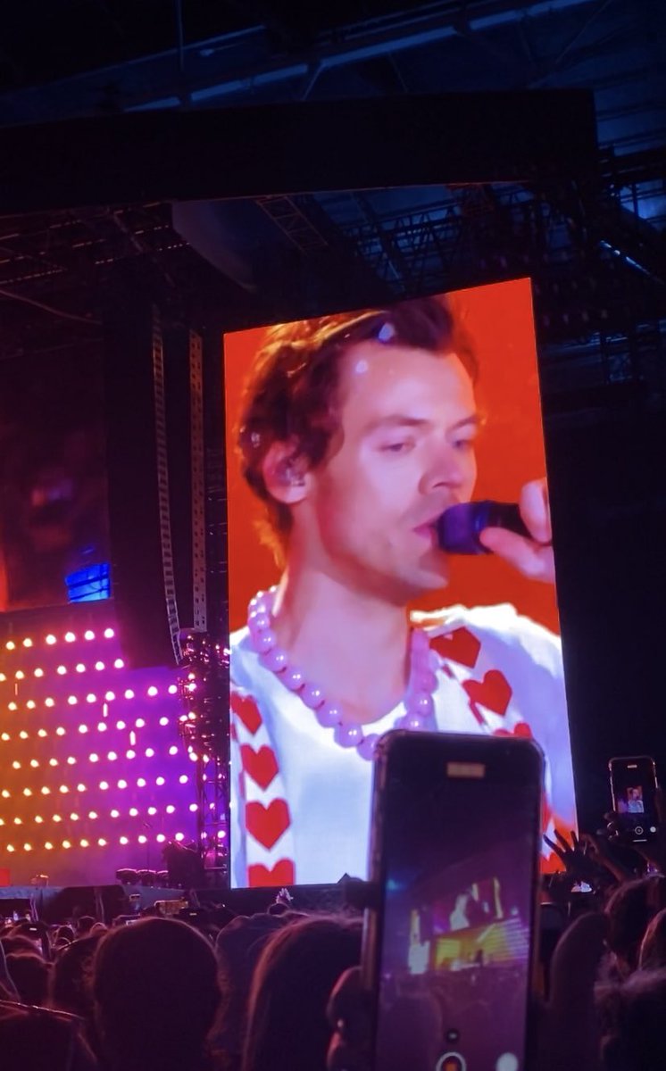 LUSTFULKRAS's tweet photo. absolute time of my life thank you  💕 #LoveOnTourWembley #HarryStyles  #LoveOnTour https://t.co/kg1xFdbMla