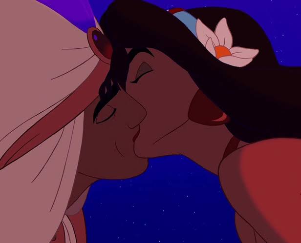 Isagofi27's tweet photo. "No es que sean lesbianas, es que es una película infantil y no es necesaria una escena así" https://t.co/LhQsfdrWeq