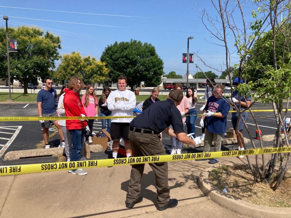 TulsaFire's tweet photo. Assistant Fire Marshal Steve Rhodes participated in Bishop Kelley High School’s summer. Students constructed & burned structures made of cardboard to observe patterns & other pieces of evidence that investigators look for at fire scenes. #firepolice #tfdarson #STEM https://t.co/OFyz5lvg2g