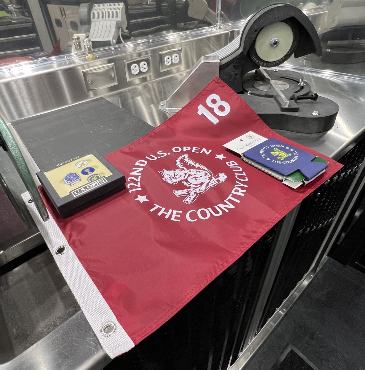 TheTrueDonBrown's tweet image. What’s the best gift you can give for Father’s Day?

“How about some %!*&amp;amp;$ peace and quiet so I can watch the US Open!”

The 2nd best gift is this prize pack from The Country Club. RT this and tag your favorite crabby dad. I’ll choose a winner tomorrow. Must be following me.