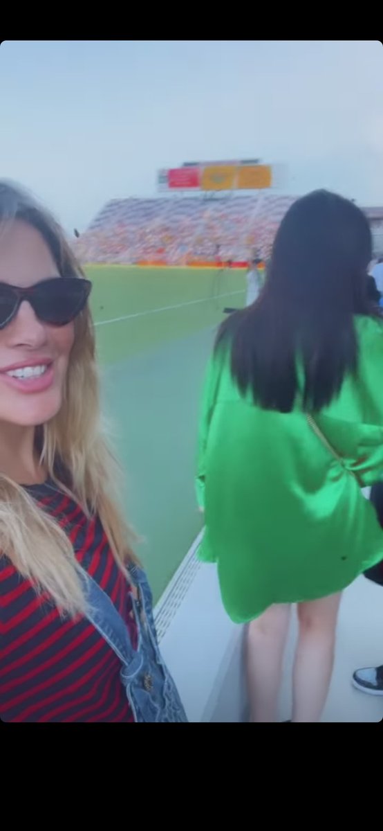 KENIALATINA's tweet photo. 🚨 Kenia Os se encuentra en el estadio de Miami, con el futbolista del Real Madrid Vinicius Jr 🇧🇷 https://t.co/cJW9EPMYeh