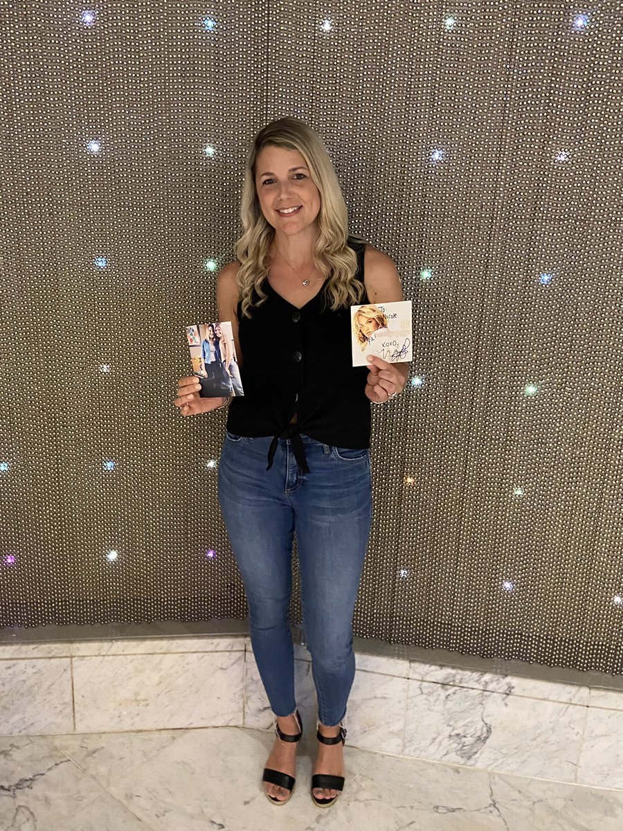 rroxyggurl's tweet photo. Ready to watch my girl live at @BorgataAC! @TheMandyMoore 
#mtvFANatic #missingyoulikecandy #inreallife https://t.co/YO0ueN8Nan