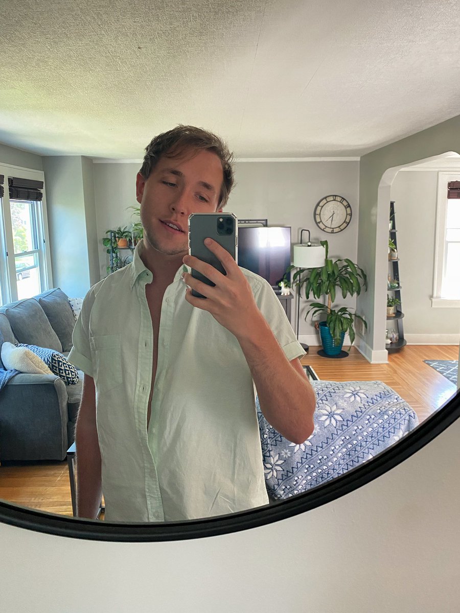 avstintyler's tweet photo. what’s happening? https://t.co/CL2lC8sYGU