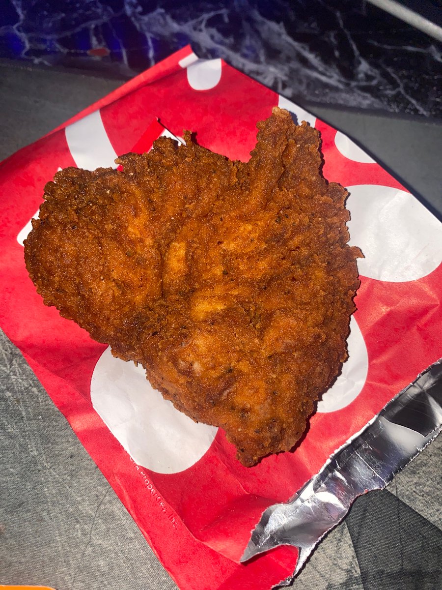 YourRAGEz's tweet image. WHERE TF MY BUN AT  @ChickfilA