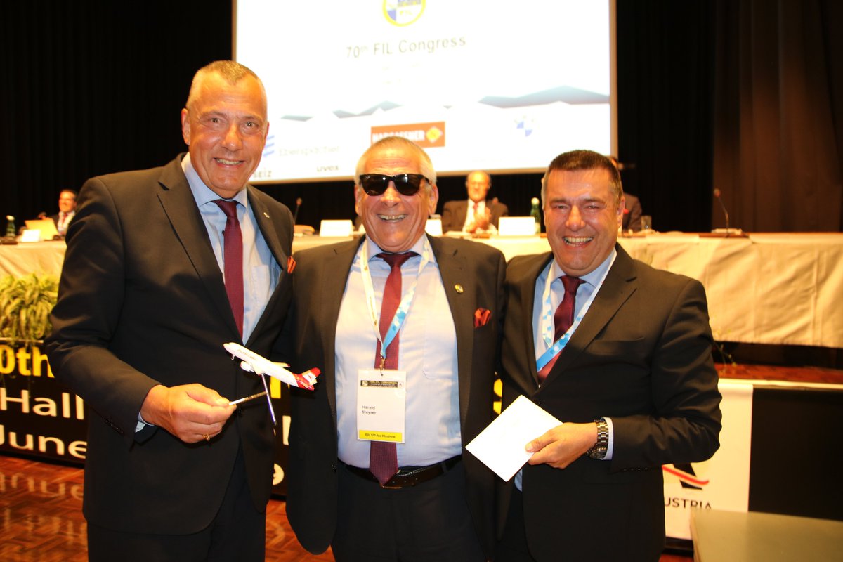 FIL_Luge's tweet photo. Harald Steyrer now honorary member and holder of the FIL Medal of Honor in Diamond
#FILuge #FILcongress Thank you @HSteyrer
https://t.co/kTsL5kleSb https://t.co/G2chKk8ZKL