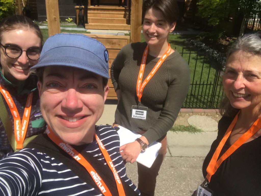 While #ABNDP delegates are working hard on policy in Red Deer our committed group of volunteers were on the doors to honour #NeighboursDay in Calgary! Great to hear from folks in Hidden Valley who want better for #yyc and the province!