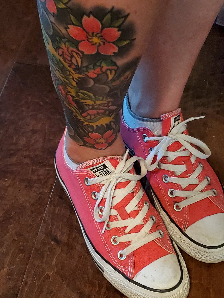 sunny_joni's tweet photo. Pink converse, how I love you. You always make me smile.  😍 #conversegirl #tattoogirl #findingmyhappy https://t.co/83hgNv7miv