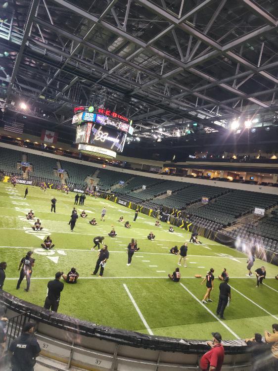 MyBFZ_'s tweet photo. Teams are already warming up at the H-E-B Center at Cedar Park! Less than 1 hour to LA Black Storm vs Austin Sound!
#XLeague #EXTFL #ExtremeFootballLeague #AustinSound #LABlackStorm #LosAngelesBlackStorm #LAvsAUS #NoDaysOff #NoJokeFootball #RespectTheAthletes #FFZ https://t.co/fiu0OgqUzb