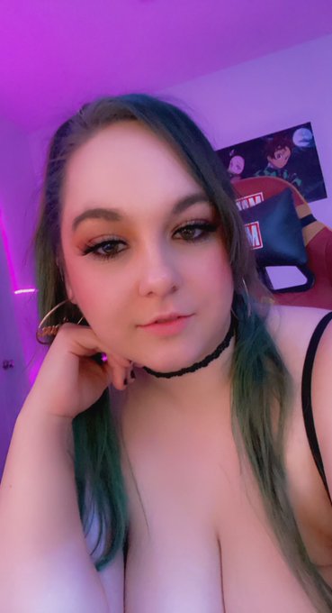 1 pic. Looks like I need some cum on my tits 👀 any volunteers? https://t.co/JlzwRaYrcr