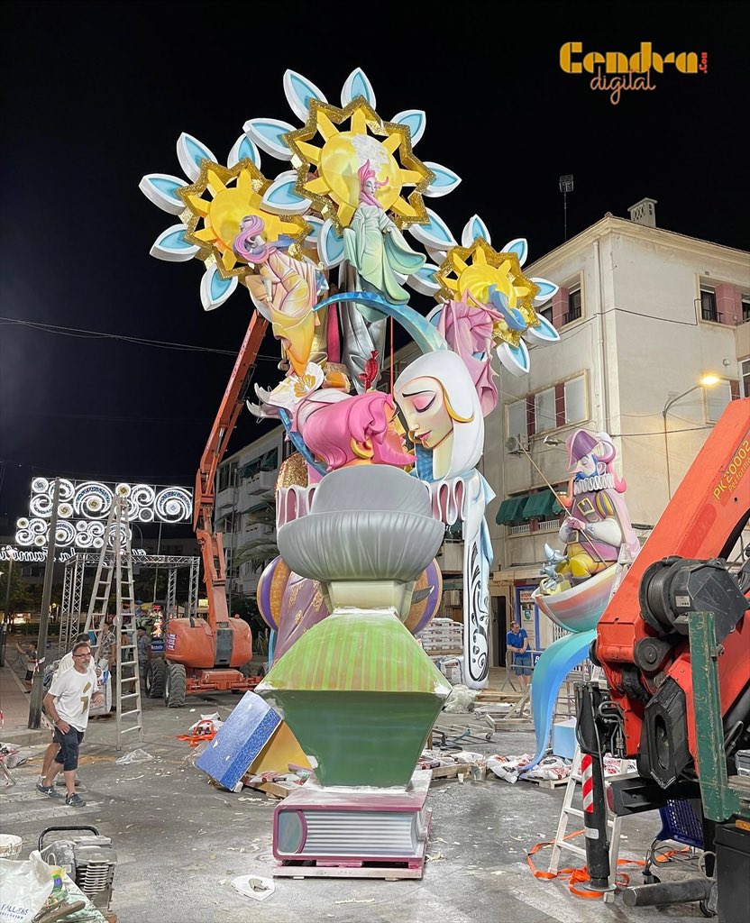 Estado de la plantà de la Foguera Sagrada Familia, de Carlos Carsí #fogueres #hogueras