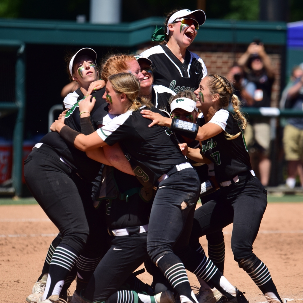 NewsHeraldMI's tweet photo. Allen Park softball blanks Macomb Dakota; claims 1st-ever state title w/ PHOTO GALLERY https://t.co/B0855MIu5g https://t.co/O80R8kNUbI