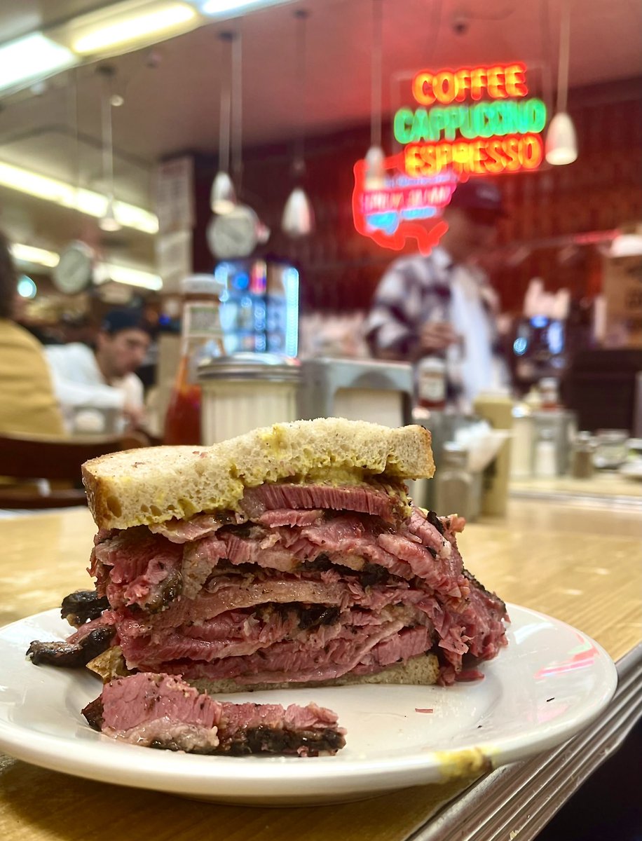 Finally went to <a href="/KatzsDeli/">Katz's Delicatessen</a> and it was amazing 🔥 🔥