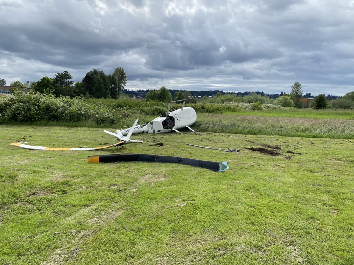 Firefighters are on scene of a helicopter crash at the Auburn Municipal Airport. 

All occupants self extricated prior to FD arrival with minor injuries. https://t.co/oNpdvusasp