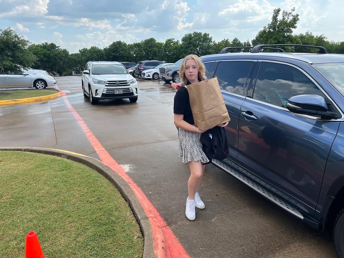 waynealarson's tweet photo. @RockwallHelping @KofC food drive #volunteer https://t.co/St0noSTzTA