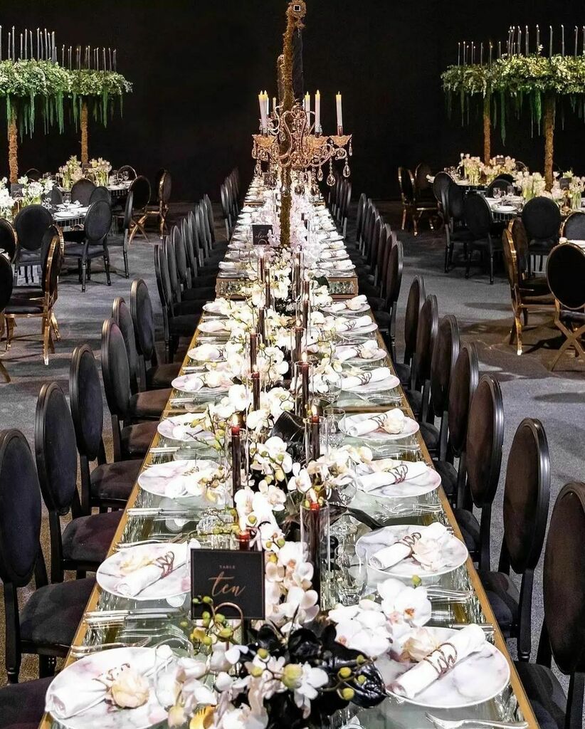 luxuryxweddings's tweet photo. A little drama never hurt nobody. 🖤✨
Repost: @myeventdesign
Event Planning, Styling & Design: @myeventdesign @majedakassirbisharat
#weddingdesign #tablescape #todaysluxuryweddings #luxuryweddings #weddingdesigner #elegantwedding #tablescapes #tablescapestyling #elega… https://t.co/clKPStIA2t