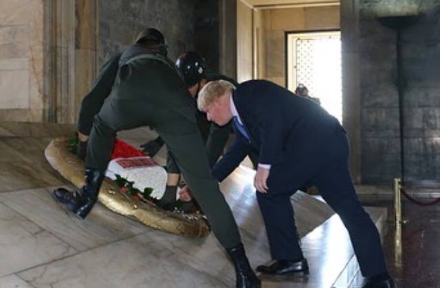 bpttarih's tweet photo. Atatürk, 15 yıllık Cumhurbaşkanlığı hayatında hiç yurt dışı ziyareti gerçekleştirmedi. Devlet başkanları hep onun ziyaretine geldi. Hâlâ da öyle…

“Elbet birgün beni unutturmaya çalışanlar olacaktır ama Türk gençliği buna izin vermeyecektir.” 

Unutmadık, unutmayacağız! https://t.co/KIycYiFdhD