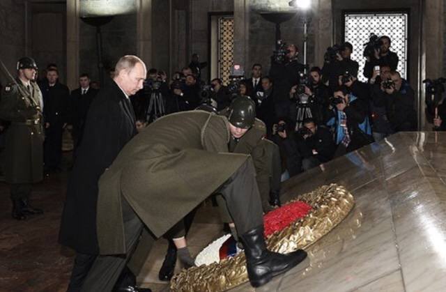 bpttarih's tweet photo. Atatürk, 15 yıllık Cumhurbaşkanlığı hayatında hiç yurt dışı ziyareti gerçekleştirmedi. Devlet başkanları hep onun ziyaretine geldi. Hâlâ da öyle…

“Elbet birgün beni unutturmaya çalışanlar olacaktır ama Türk gençliği buna izin vermeyecektir.” 

Unutmadık, unutmayacağız! https://t.co/KIycYiFdhD