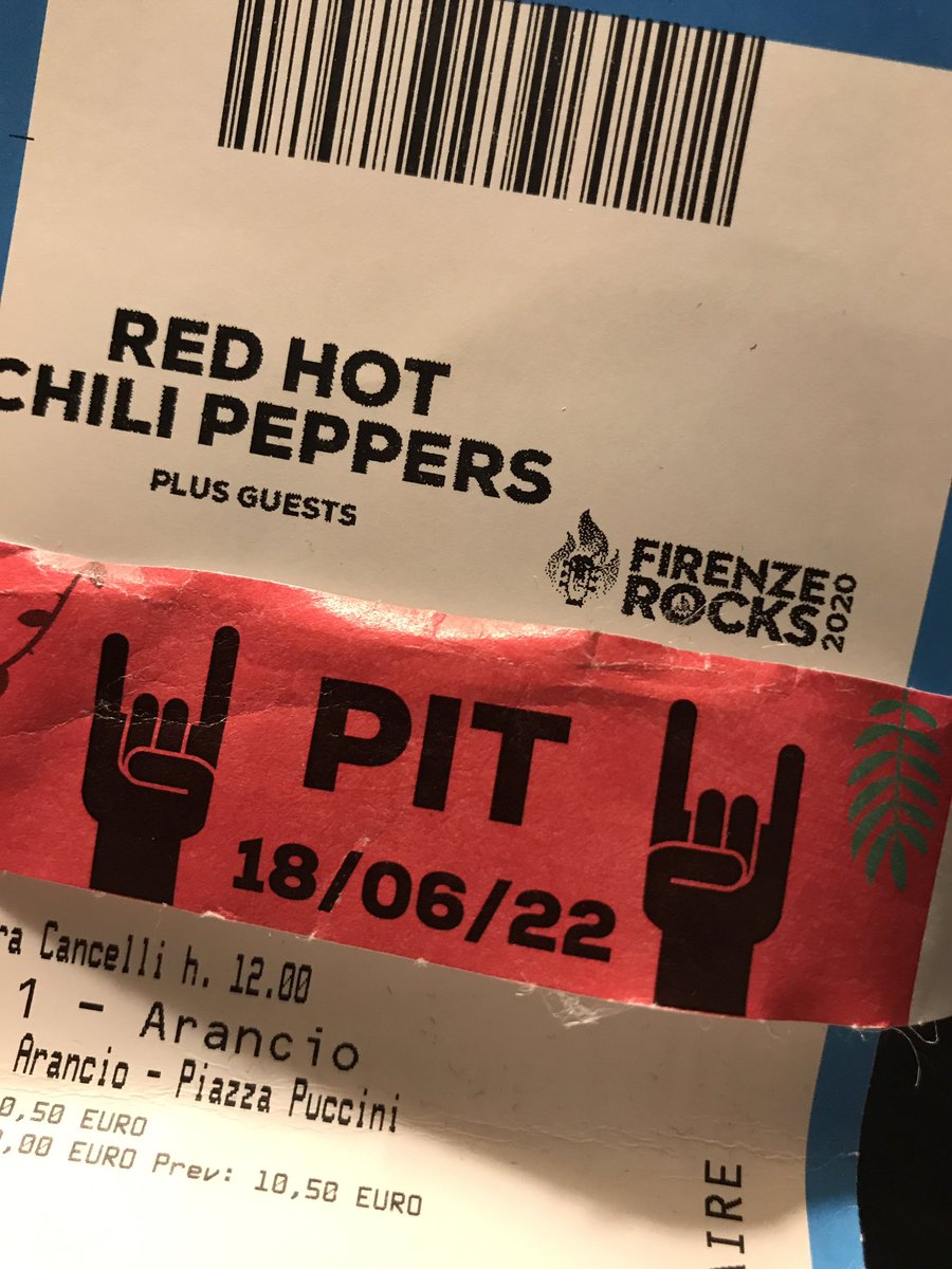 ZeggiatoM's tweet photo. Après 7 ans le plaisir de retrouver les Red Hot Chili Peppers #RHCP #RHCPItaly https://t.co/acXDuNnc8N