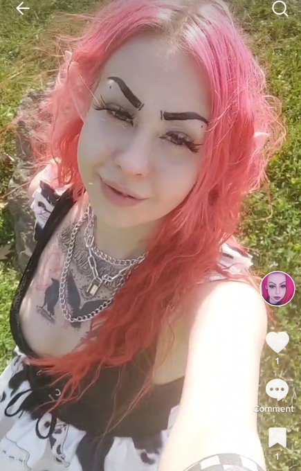 https://t.co/KYQdV2hujl

Can yall give some love to my new tiktok♥️?

#altgirl #cosplay #elf #redhair