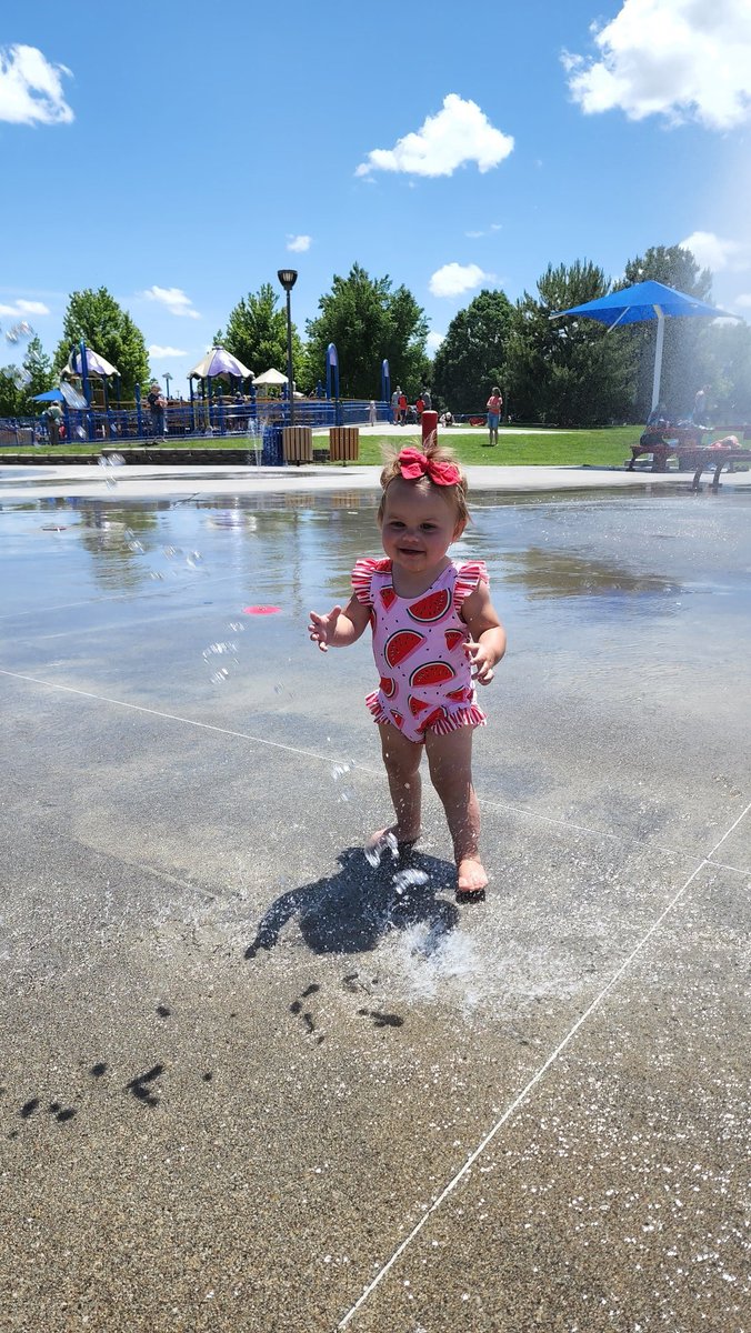 NateLarsenWX's tweet photo. Happy Birthday to this little #Melon ๐ฅณ๐๐
I don't think my other two love water as much as her!
#firstbday
#Lindynn https://t.co/s7bGqQ21c4