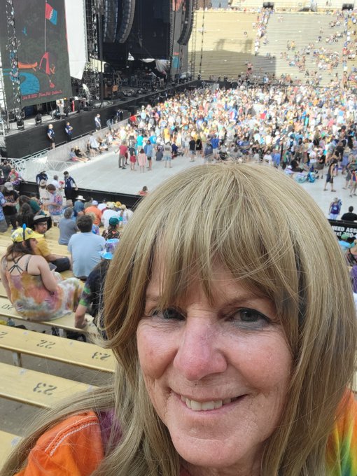I'm on my second night of Dead and Co.  Hope it's half as good  as last night  !!!! https://t.co/Od3