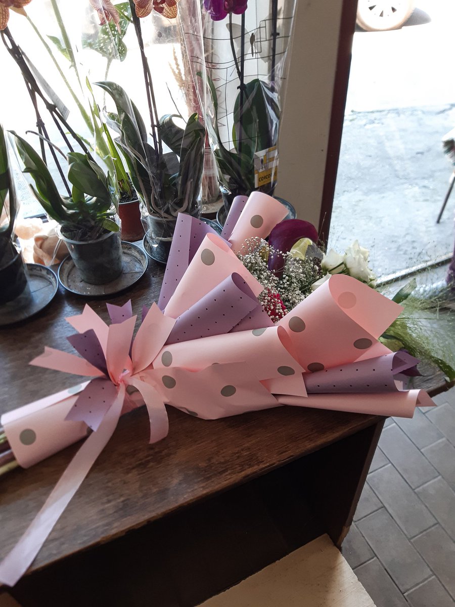 #happybirthday #birthdaygift #bigbouquet #pinkandpurplebouquet #lizianthus #roses #callas #whitelizianthus #redroses #pinkroses #whitecallas #blackcallas #junglemix #šlajer #decoration #ribbons #babyroseribbons 🎂🎁🎈🎀🎉🎊💐🏵️🌹🌸🍁🍂🍃