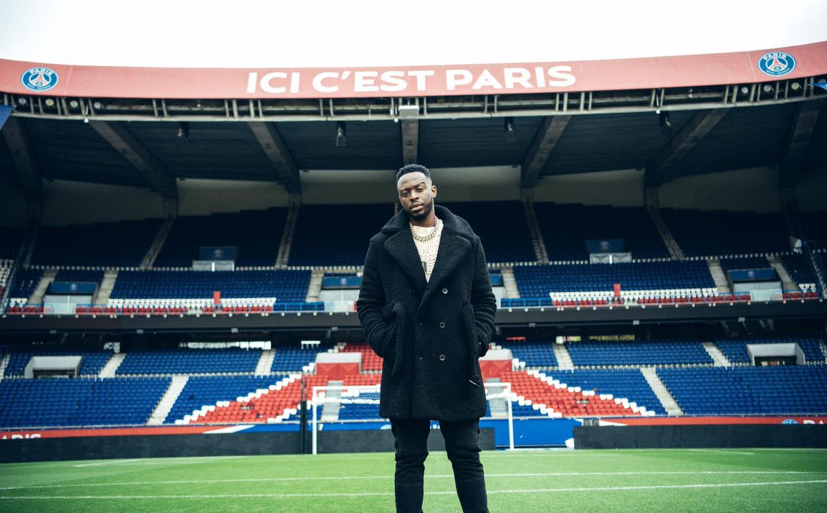 Dadju vient encore une fois de plus confirmer son statut de BIG ARTISTE !! Désolé on va pas faire comme si c’était normal !! Un parc des princes Full une ambiance de dingue des invités en Or merci tous ⚔️👑⚔️ #Dadju