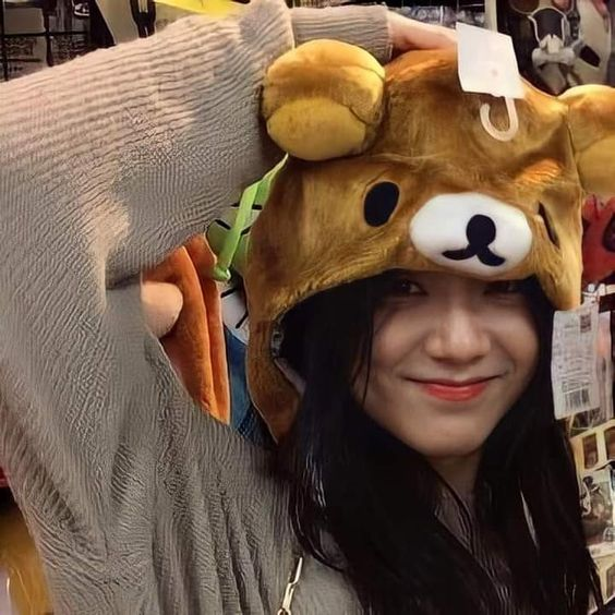 kimjs_Love's tweet photo. How #JISOO treats her fans [A THREAD] https://t.co/YDeuunPHml