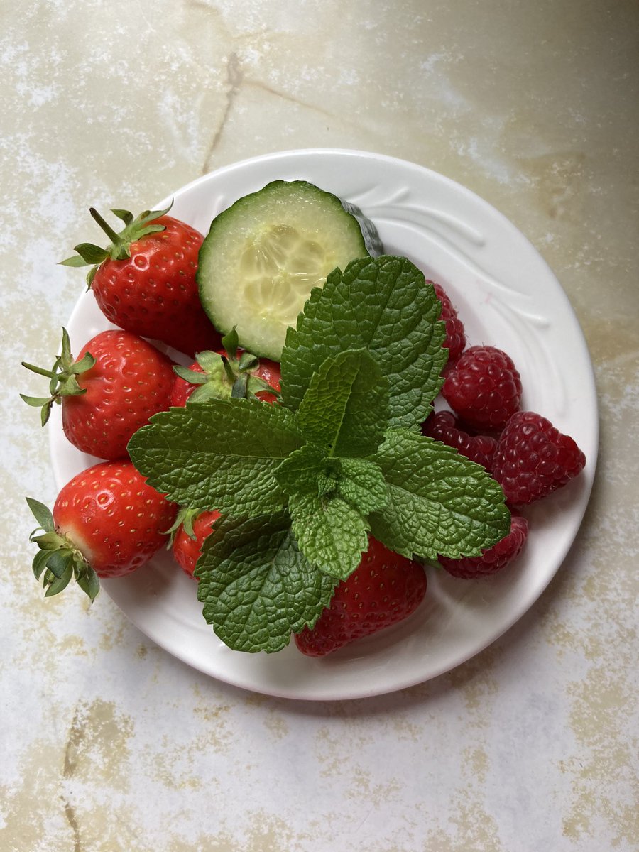 Jan_Lentzos's tweet photo. When the mercury rises…🌡
A lovely iced jug of Pimms… 😋
Is just the job 😎
☀️🌡🧊🥒🍇🌿🍓🍊🍷🍾🍹
#UKHeatwave #Pimms #PimmsNo1 #Ice #Cucumber #Mint #Strawberries #Raspberries #Lemonade #Classic #SummerPunch #BritishSummer #SummerAfternoons #SummerEvenings #JugOfPimms 
@PimmsGB https://t.co/wjWPzFNb4q