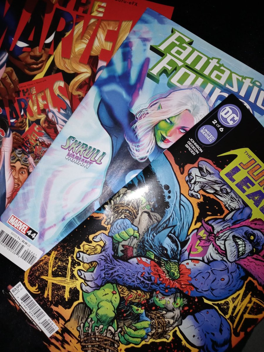 devastation79's tweet photo. #newcomicbookday
#wednesdayonsaturday
#comicbooks
#graphicnovels
#KillOrBeKilled vol.2
#Fantastic4 #44
#spectro one shot*
#jurassicleague #2
#TheMarvels #11 https://t.co/dozYf9lnzO