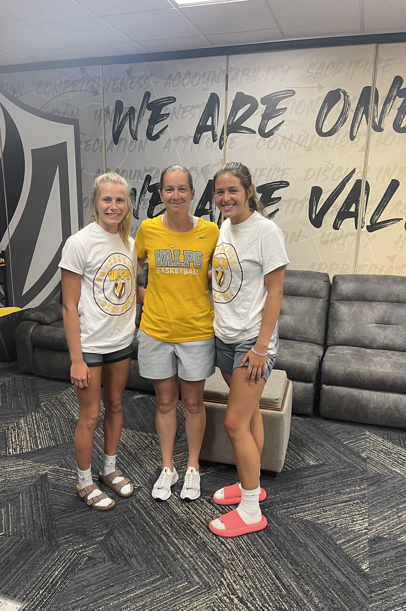 ladyrdskin34's tweet photo. It was so exciting to see these two awesome young ladies receive offers from @ValpoWBB. It was the best day made even better bc the guy I get to coach them with was there too! @Dansworld88 @_denveranderson @grace_nelson23 @INEliteHavoc @JaredNe55442870 @mrs_rvngr @JAlanAnderson42 https://t.co/dL6VfKBOGi