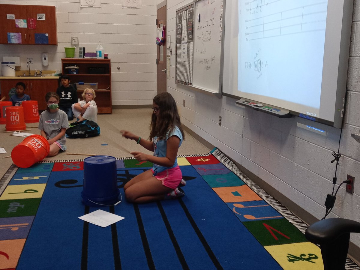 PHES_MusicRocks's tweet photo. Some awesome 5th graders volunteered to perform their bucket drumming compositions. They did an amazing job! #PHSPride #AACPSAwesome #MusicalCreators https://t.co/7n7NF4sU35