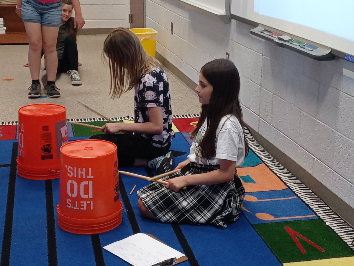 PHES_MusicRocks's tweet photo. Some awesome 5th graders volunteered to perform their bucket drumming compositions. They did an amazing job! #PHSPride #AACPSAwesome #MusicalCreators https://t.co/7n7NF4sU35