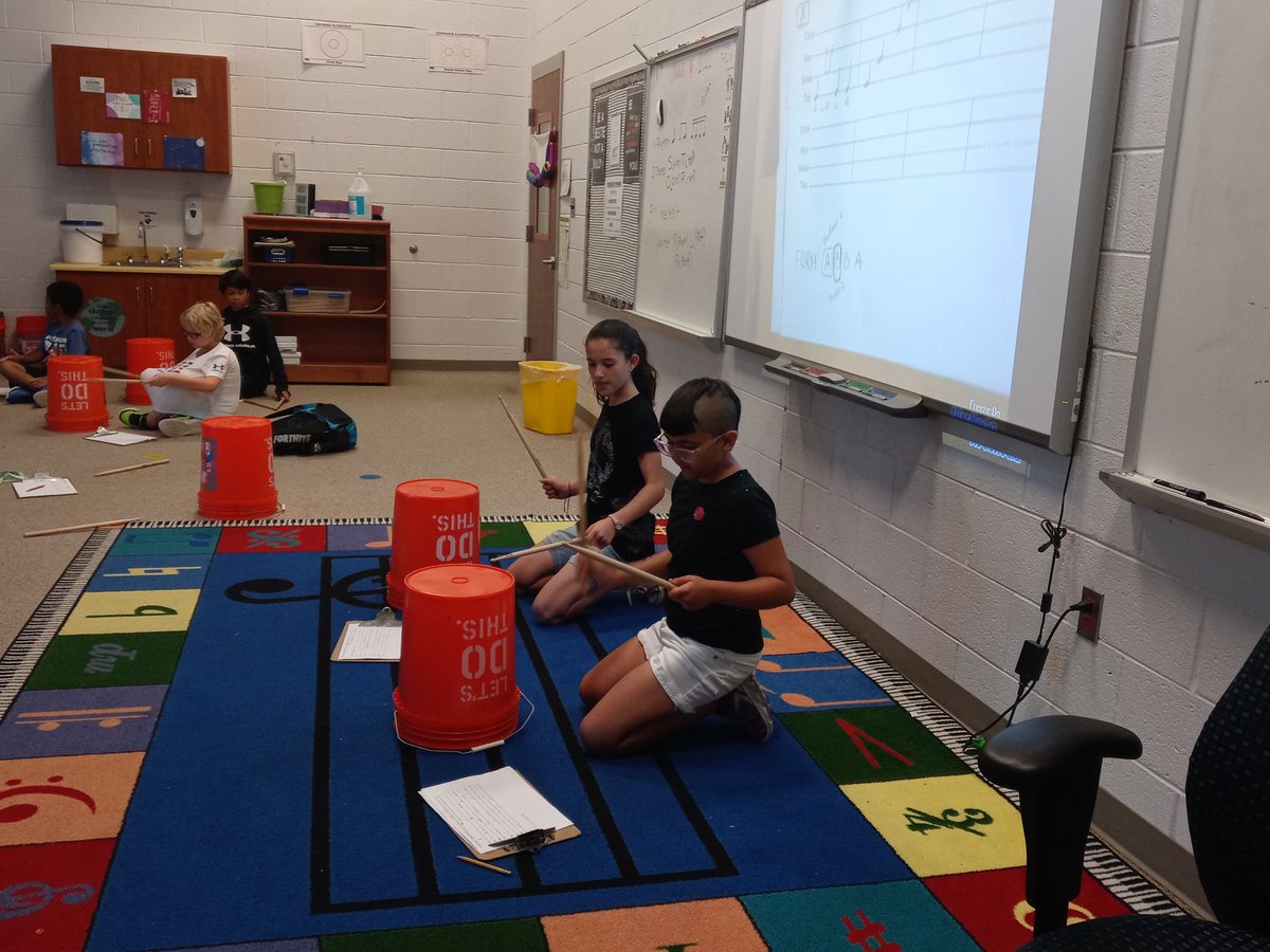 PHES_MusicRocks's tweet photo. Some awesome 5th graders volunteered to perform their bucket drumming compositions. They did an amazing job! #PHSPride #AACPSAwesome #MusicalCreators https://t.co/7n7NF4sU35