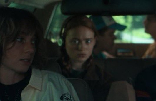 FCRTYSCTRL's tweet photo. she knows something fruity is going on between robin and nancy. https://t.co/hqhOhbWU2S