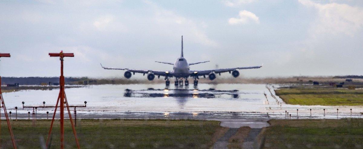 Kent_YVR's tweet photo. I knew there would be heat haze, but the reflection is cool 😎 #LH493 @lufthansa Boeing #747 departure @yvrairport. #yvrspotters #avgeek #Vancouver #QOTS #DABVU https://t.co/iZ1NuDdSYw