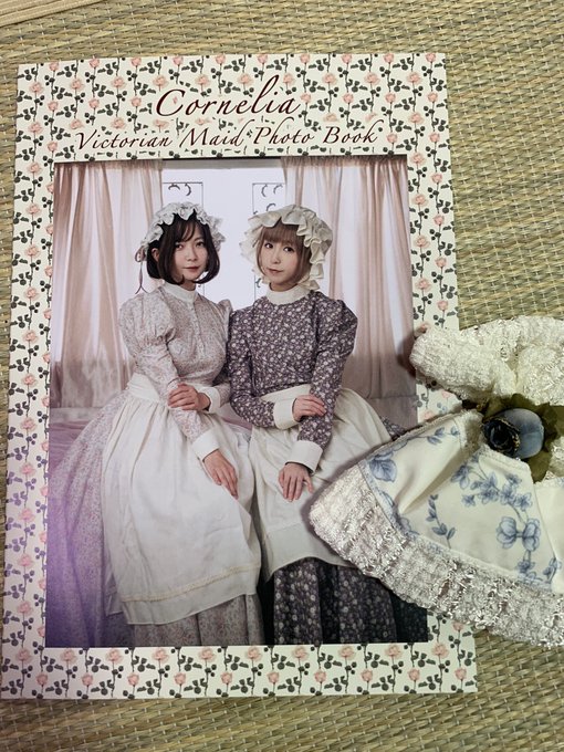 ゆなまるちゃん(@xxyunamaruxx )のメイドさん写真集無事ゲットしました〜☺️✨素敵なお写真とメイドさんのお仕事解説など勉強にもなる1冊でした☺️✨
可愛らしいポプリがとっても良い香りで疲れた時にくんかくんかしてます🤤🤤 