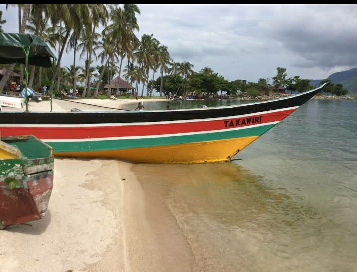 BontelSafaris's tweet photo. This is not Coast but Takawiri Island Inside Lake Victoria in Homabay County,You definitely should visit this amazing Island😍
#LetsGoAdventure #tembeakenya #magicalkenya #KenyaKwetu https://t.co/Ha2yoBXQlP