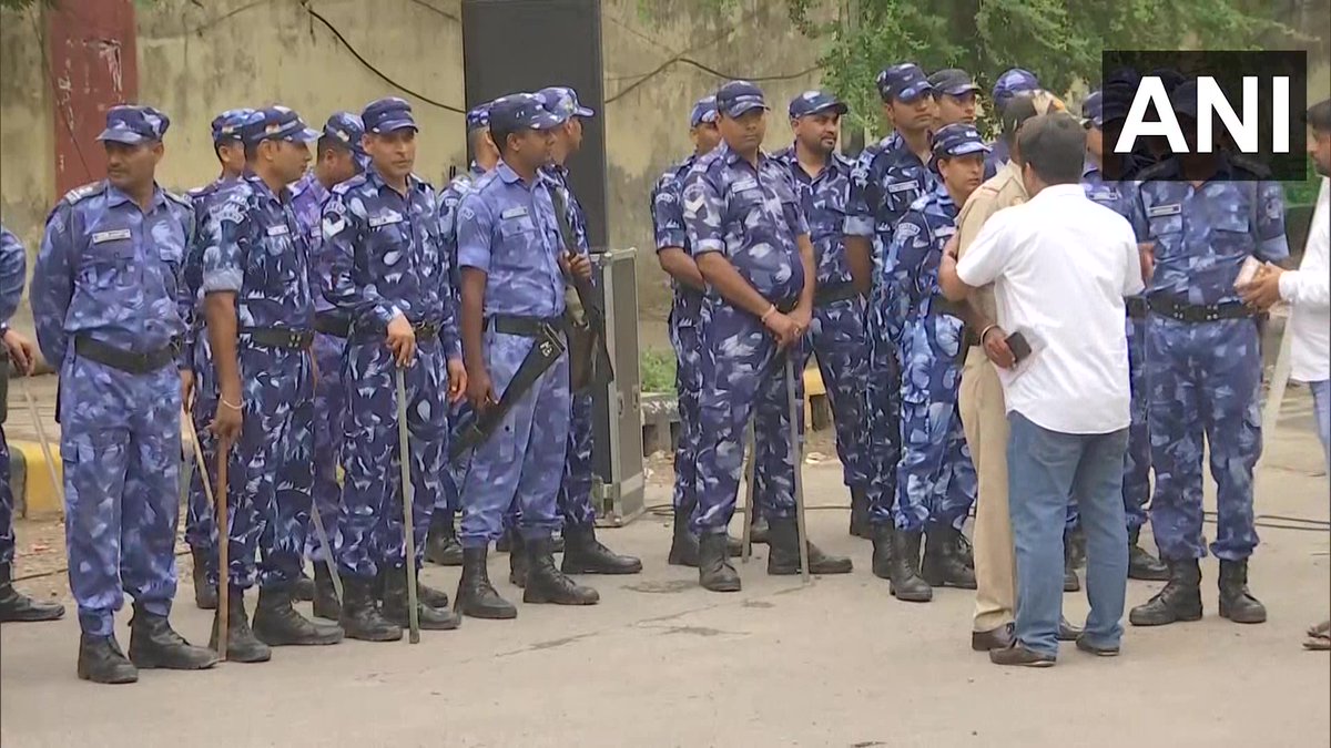 ANI's tweet photo. Delhi | Police and Rapid Action Force personnel deployed at Jantar Mantar ahead of the 'Satyagrah' protest of the Congress party against the 'Agnipath' recruitment scheme for enrolment in the Indian Armed Forces https://t.co/rbnk5pOa8s