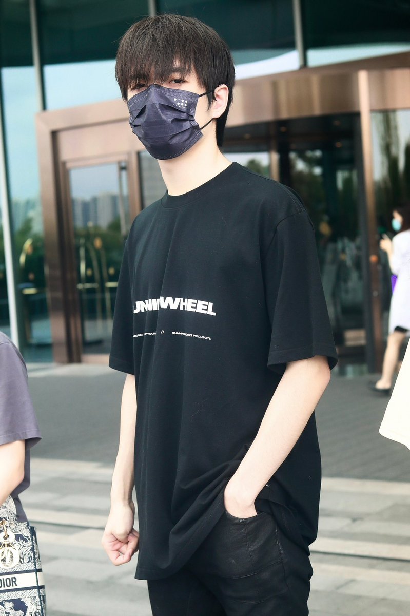 เข้างาน—

👋🏻

#ZhangYanqi #张颜齐 #จางเหยียนฉี 
✨ 19/06/22 
©️NonGamer丨张颜齐