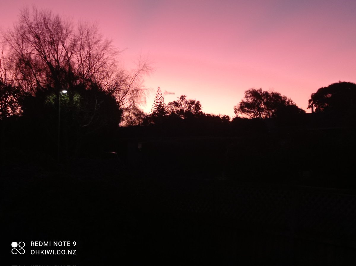 OhkiwiSharon's tweet photo. Sky just tonight https://t.co/s3gWuXirgn
