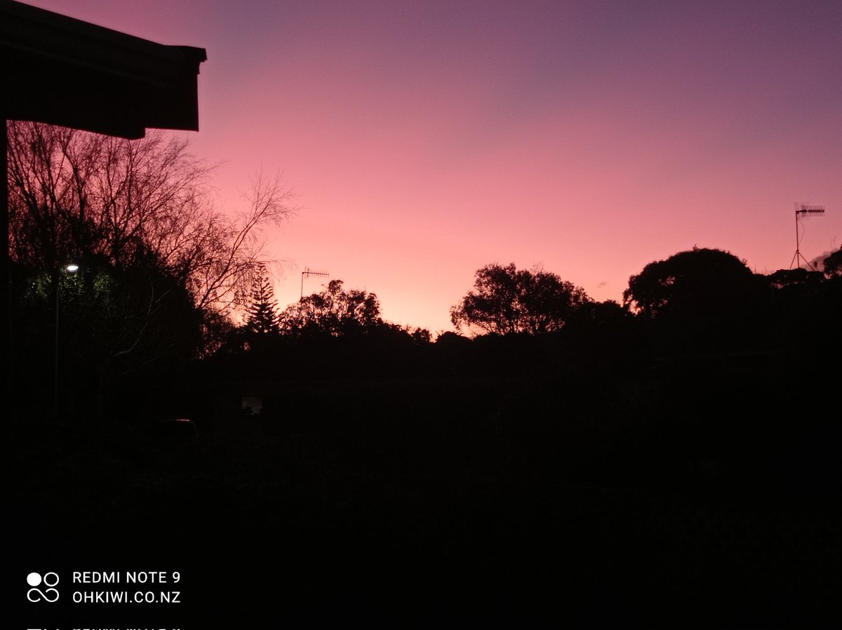 OhkiwiSharon's tweet photo. Sky just tonight https://t.co/s3gWuXirgn