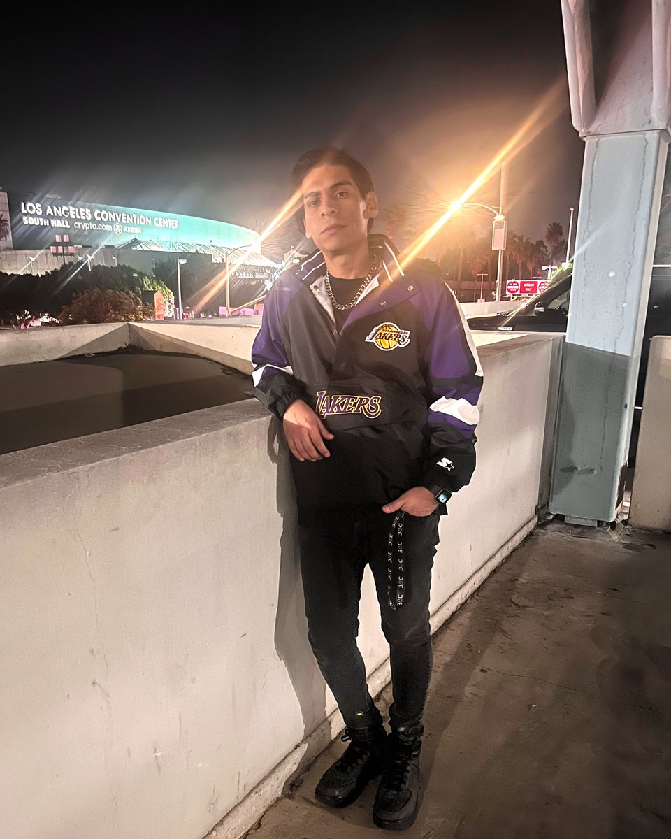 iammikesimon's tweet photo. Living  My Best Life &amp; Stunting In My #LA  #Laker Gear 💜💛🏀 

#mikesimon #lakers #streetfashion https://t.co/spfxhJr5Bk