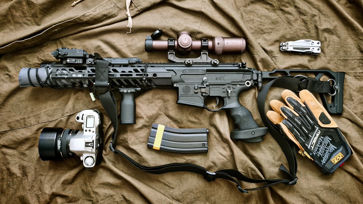 HeptagramK's tweet photo. 这苏联斗篷真适合拍照
#sigmcx #水弹 #Gelsoft #Airsoft https://t.co/H4Cw9Yh3iK