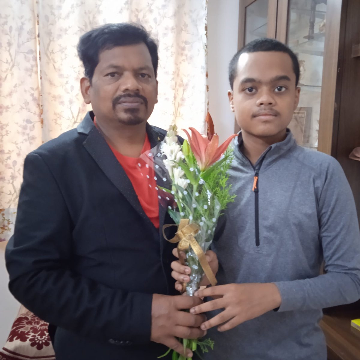 Xalxo72473103's tweet photo. Good morning beautiful people ❤️ A blessed Sunday to all ❤️💕 and  Happy  Feast of Corpus Christi  ❤️😌 ❤️💕  And Happy Father's day to all. 💞 With my son Ashwin Angelo Khalkho ❤️😍 https://t.co/cZJBra9G30