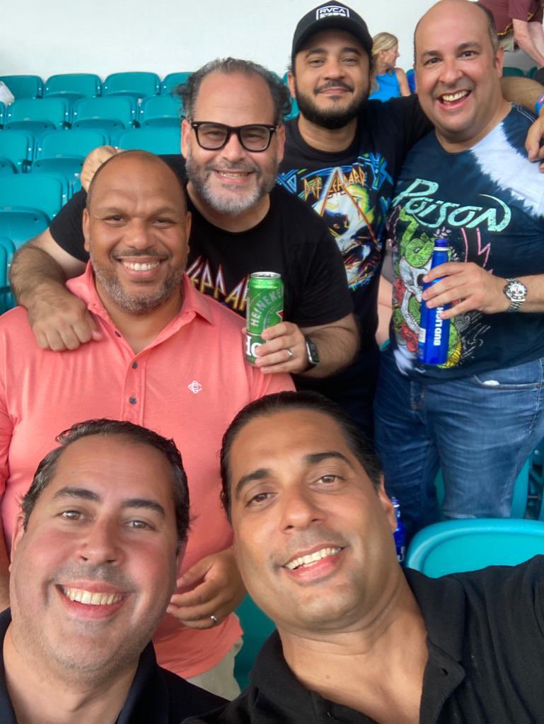 IglesiasCarlos's tweet photo. Boletas compradas desde el 2019…suspendido en el 2020,suspendido en 2021. No hay plazo que no se cumpla,6 hermanos de infancia,6 maRditos viejos rockeando a un grupo de ancianos. #ToyMelancolico #NoBeban #RomoCoño 
#TheStadiumTour #DefLeppard #Poison #MotleyCrue https://t.co/l7N1ADoHPB