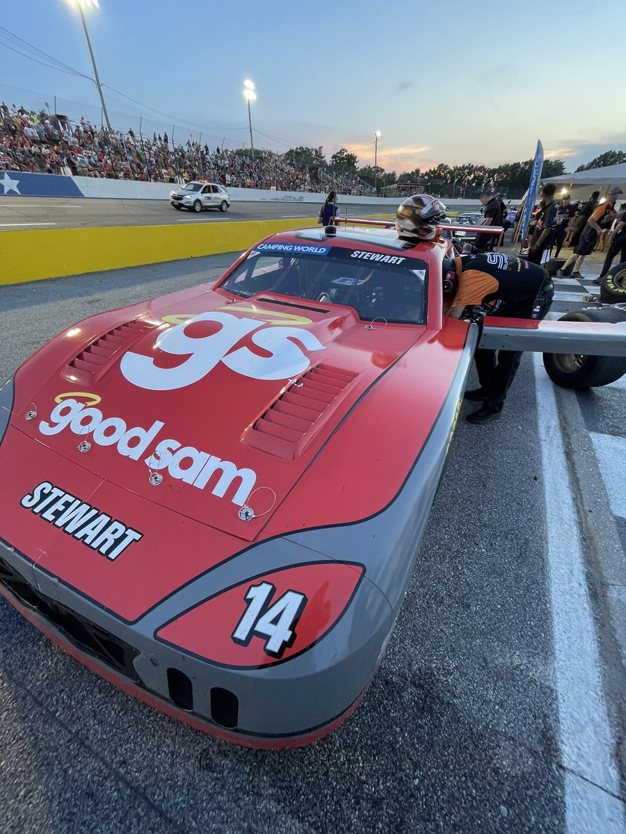GoodSam's tweet photo. Up close and personal 🔥 #CampingWorldSRX https://t.co/pLs4wJXjdg