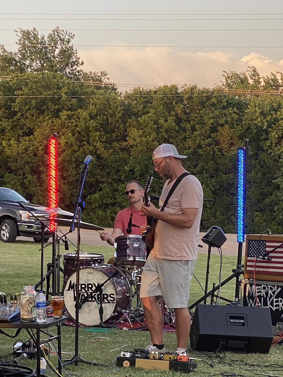 Sitting in for a bit at the <a href="/merrywalkers1/">merrywalkers</a> show <a href="/BlackMesaBrew/">Black Mesa Brewing</a>